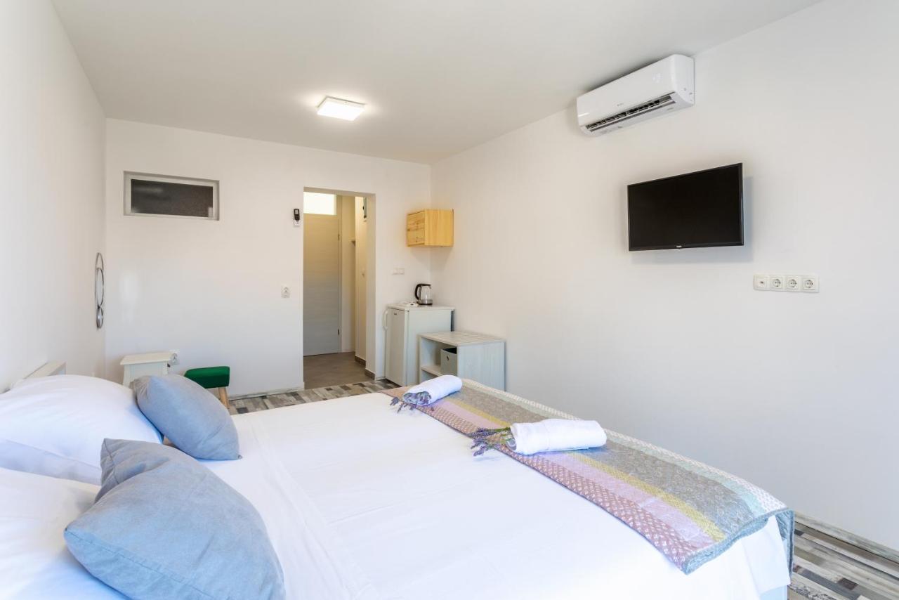 Apartments Luksa - Zf Hvar Hvar Town Luaran gambar