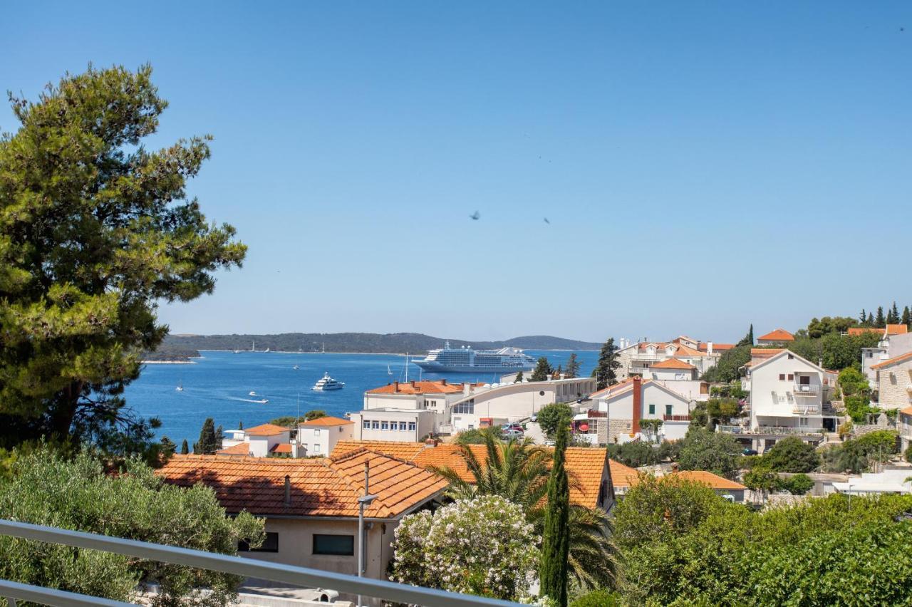 Apartments Luksa - Zf Hvar Hvar Town Luaran gambar