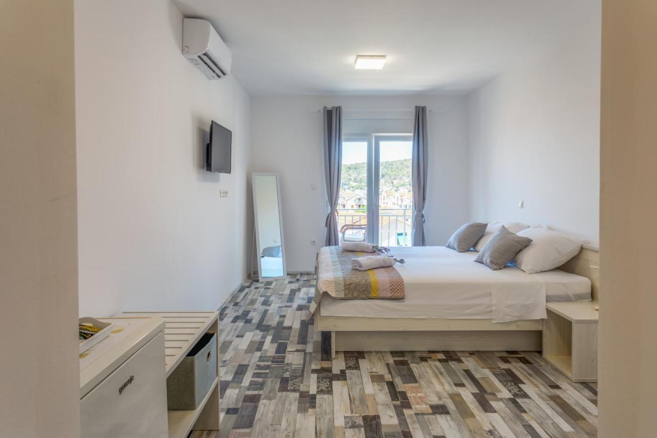 Apartments Luksa - Zf Hvar Hvar Town Luaran gambar