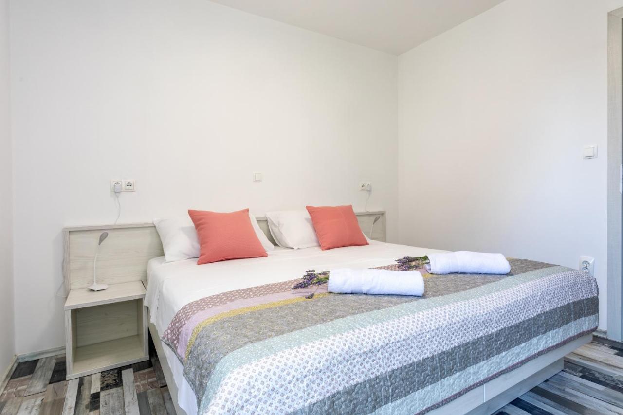 Apartments Luksa - Zf Hvar Hvar Town Luaran gambar