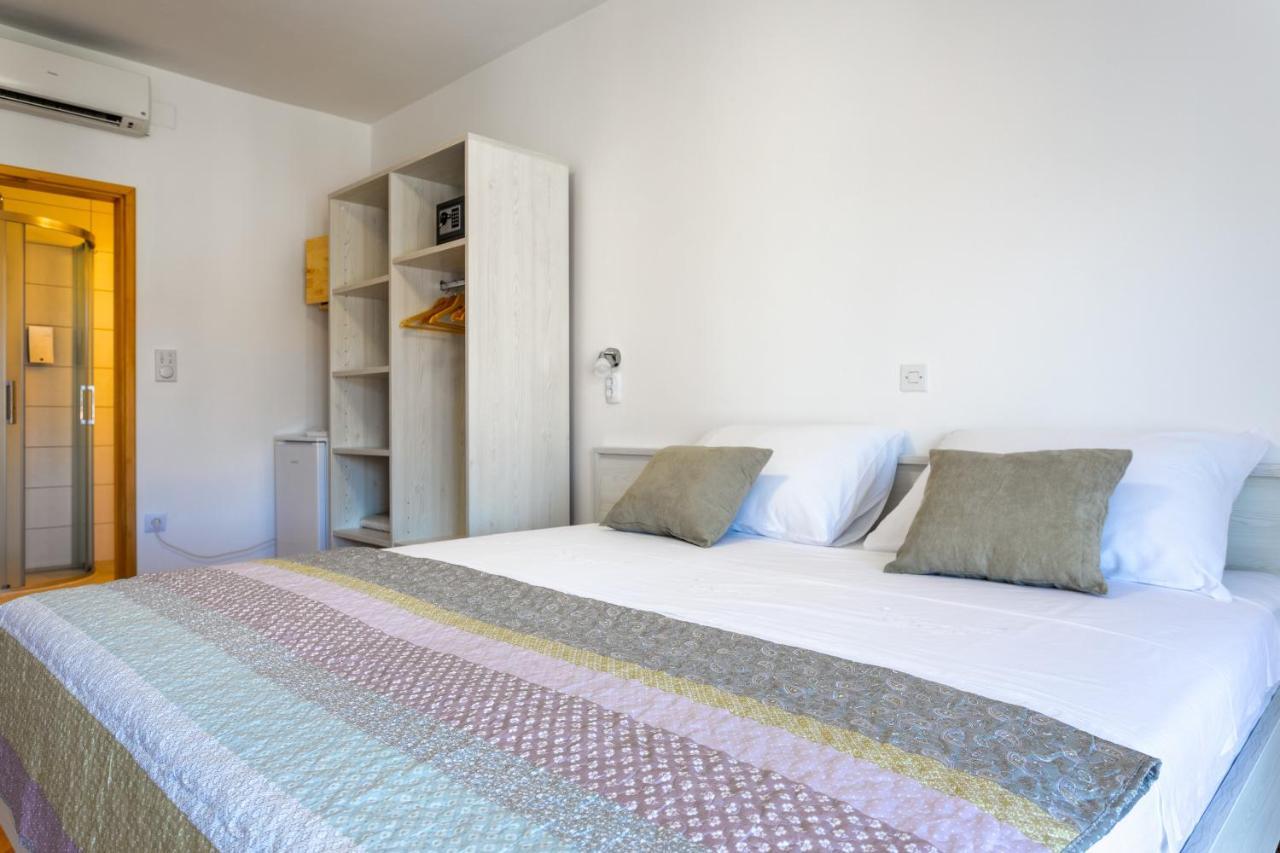Apartments Luksa - Zf Hvar Hvar Town Luaran gambar